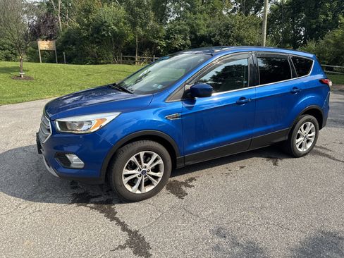 Used 2017 Ford Escape SE AWD/4WD image 9