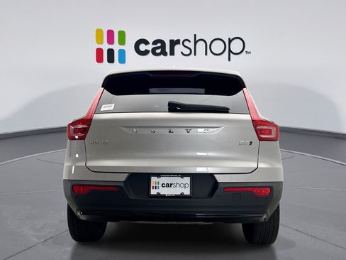 Used 2025 Volvo XC40 B5 Plus AWD/4WD image 4