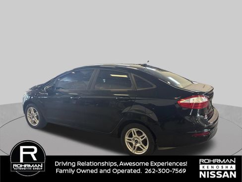 Used 2017 Ford Fiesta SE FWD image 3
