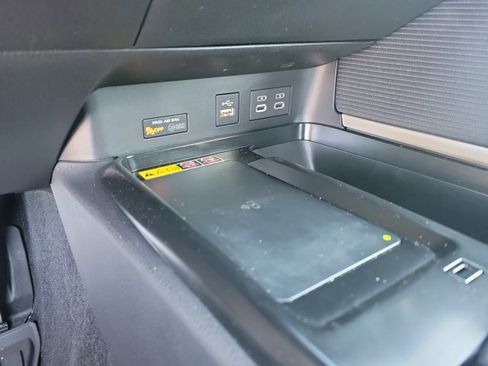 Used 2025 Toyota Camry SE image 14