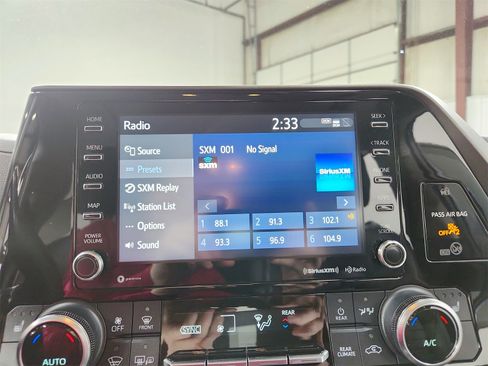 Used 2022 Toyota Highlander XLE image 26