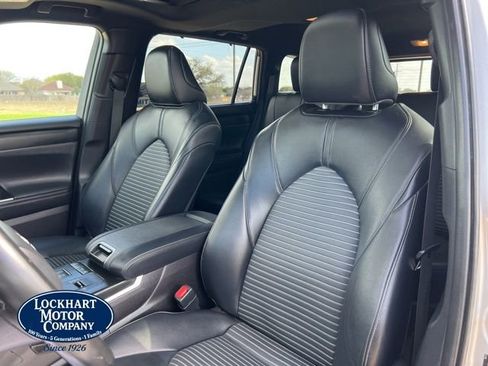 Used 2021 Toyota Highlander XSE image 12