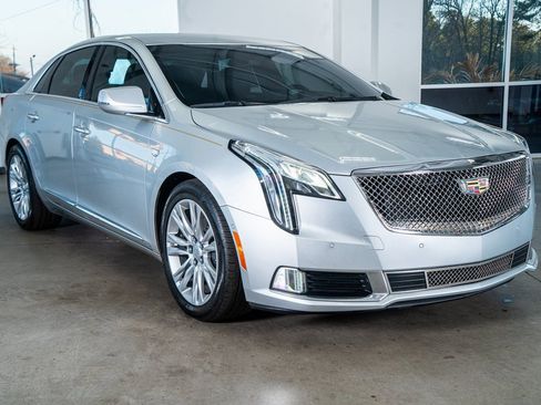 Used 2018 Cadillac XTS Luxury image 4