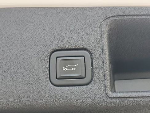 Certified 2023 GMC Terrain SLE w/ Driver Convenience Package FWD image 8