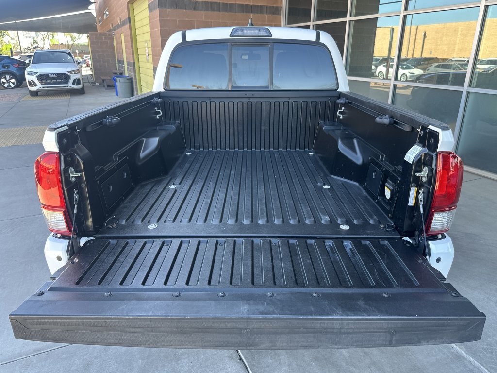Used 2016 Toyota Tacoma TRD Off-Road w/ Premium & Technology Package AWD/4WD image 33