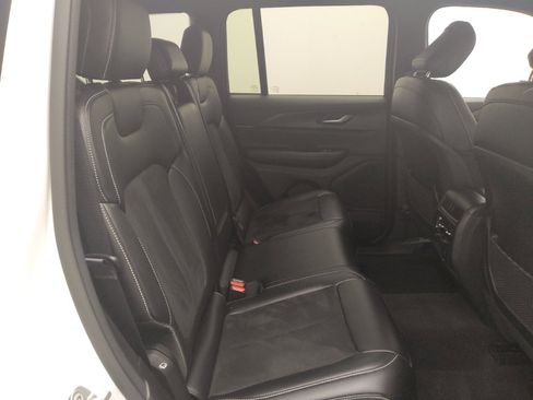 Used 2023 Jeep Grand Cherokee Altitude AWD/4WD image 19