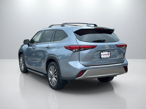 Used 2022 Toyota Highlander Platinum FWD image 7