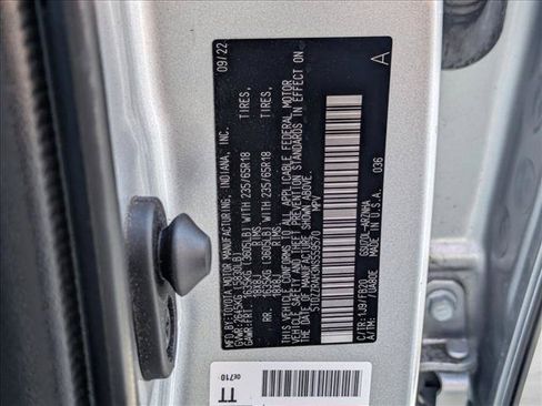 Used 2022 Toyota Highlander LE FWD image 26