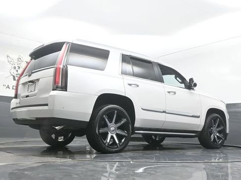 Used 2017 Cadillac Escalade Premium Luxury image 34