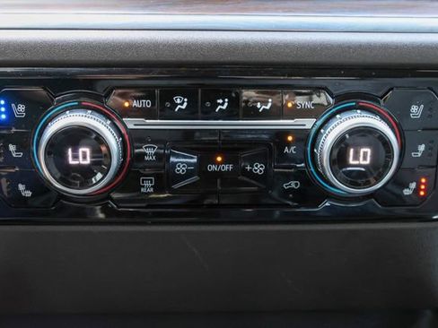 Used 2024 GMC Sierra 1500 SLT w/ SLT Premium Plus Package AWD/4WD image 27