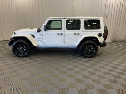 Used 2024 Jeep Wrangler Unlimited Sahara AWD/4WD image 12