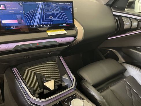 Used 2025 BMW X3 xDrive30i w/ Premium Package image 28