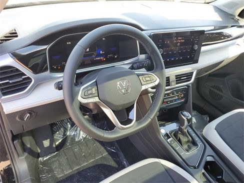 New 2025 Volkswagen Taos SE image 19