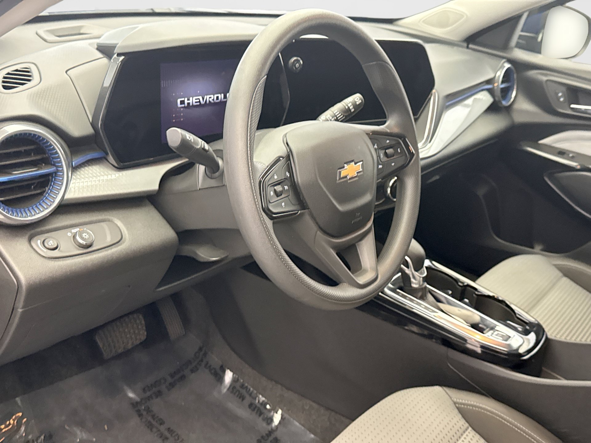 Used 2024 Chevrolet Trax LT FWD image 10