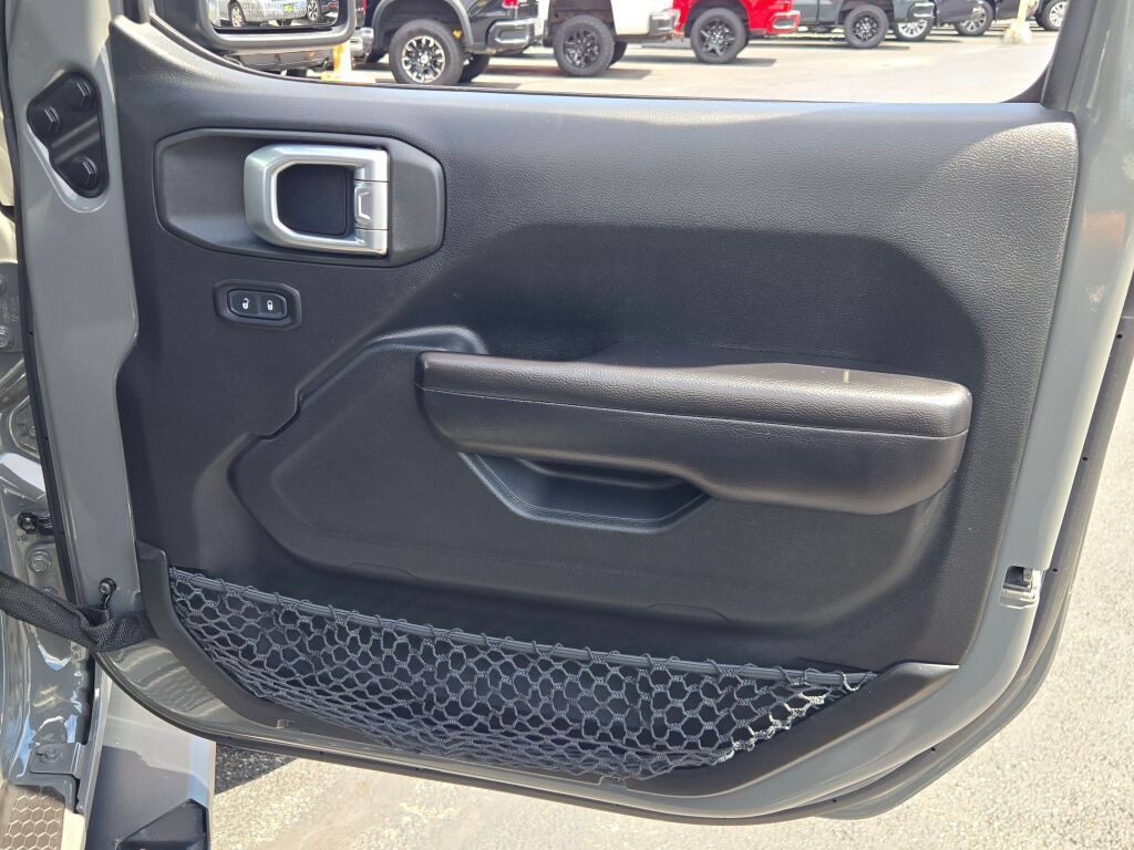 Used 2019 Jeep Wrangler Sport AWD/4WD image 14