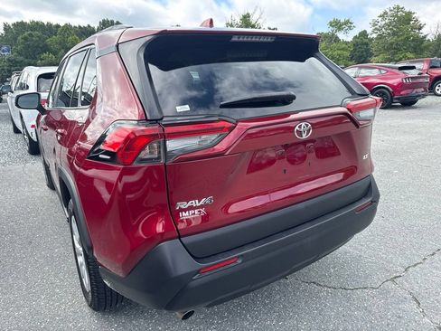 Used 2019 Toyota RAV4 LE FWD image 4