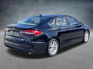Used 2019 Ford Fusion SE video 3