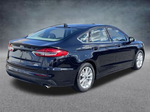 Used 2019 Ford Fusion SE image 3