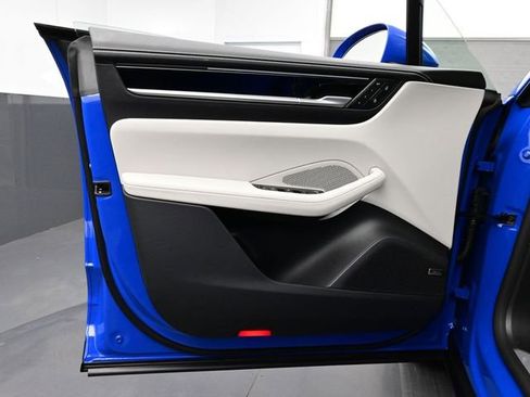 New 2026 Porsche Macan Electric RWD image 7