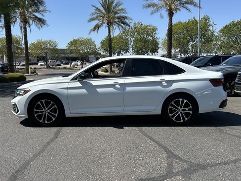 Used 2022 Volkswagen Jetta Sport FWD image 2