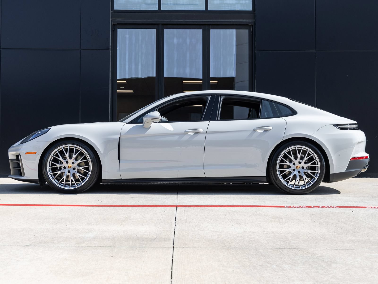 New 2026 Porsche Panamera 4 AWD/4WD image 2