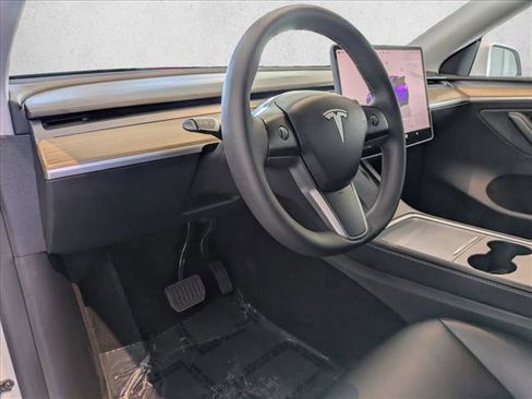 Used 2022 Tesla Model Y Long Range AWD/4WD image 10