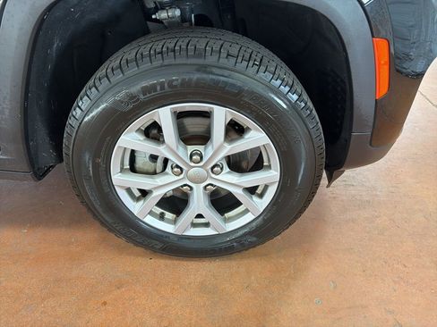 Used 2022 Jeep Grand Cherokee Limited image 10