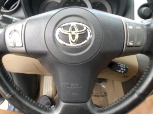 Used 2010 Toyota RAV4 Limited image 20