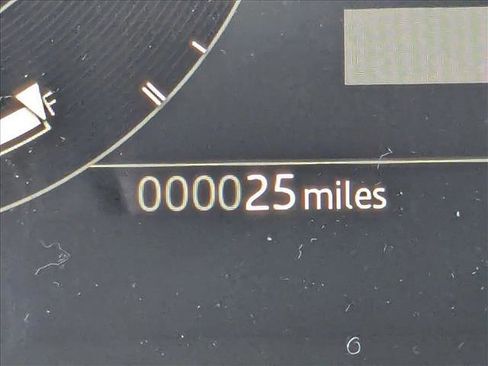 New 2026 Land Rover Discovery S image 11