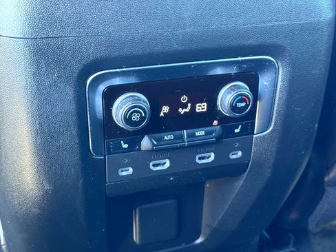 Used 2023 Chevrolet Suburban Premier w/ Advanced Technology Package image 22