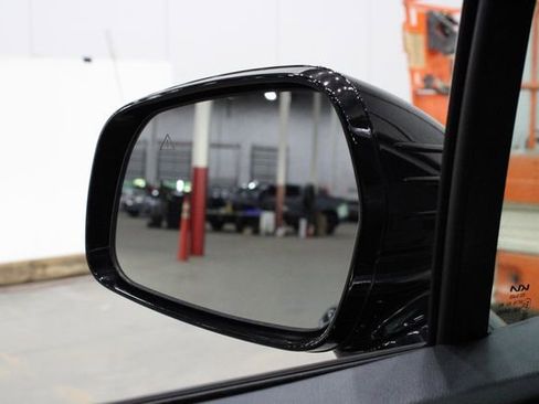 Used 2024 Kia Sorento S image 32