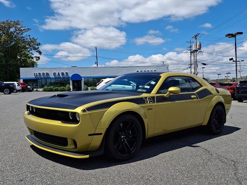 Used 2021 Dodge Challenger R/T Scat Pack RWD image 3