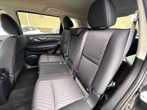 Used 2018 Nissan Rogue SV w/ Premium Package image 15