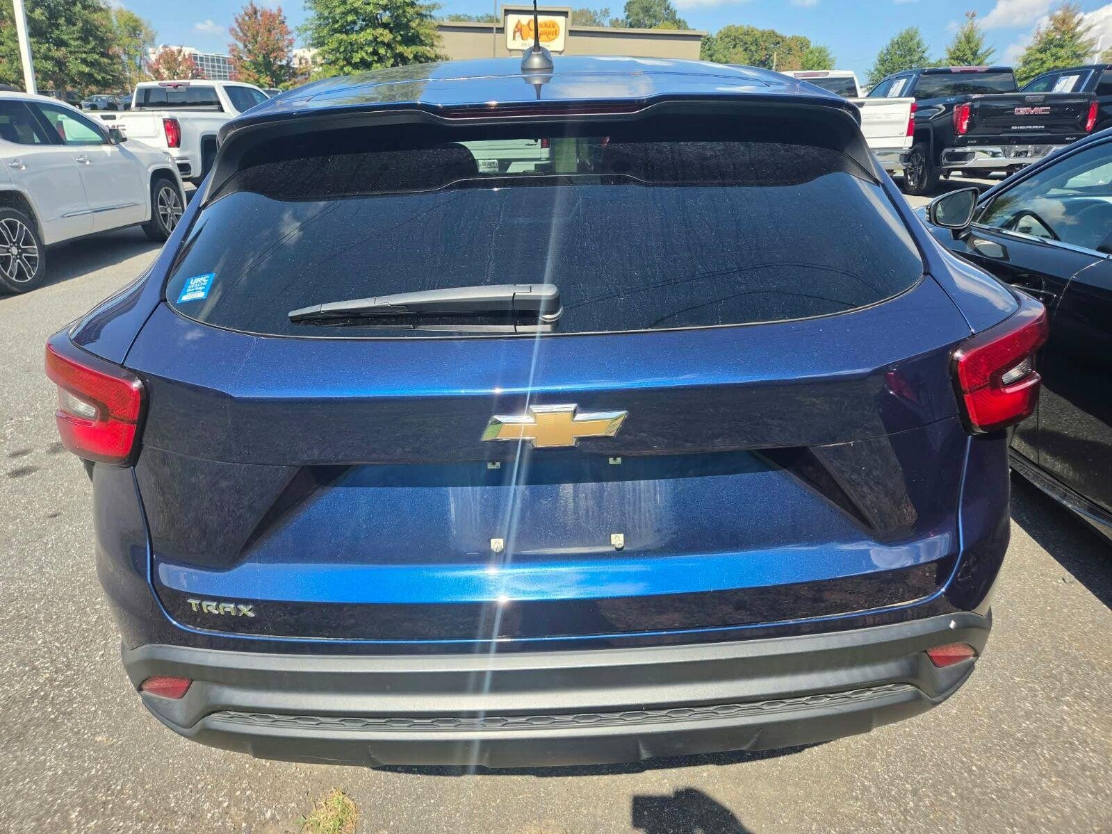 Used 2024 Chevrolet Trax LS w/ LS Convenience Package FWD image 5