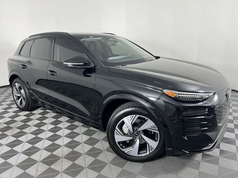 Used 2025 Audi Q6 e-tron Premium Plus AWD/4WD image 2