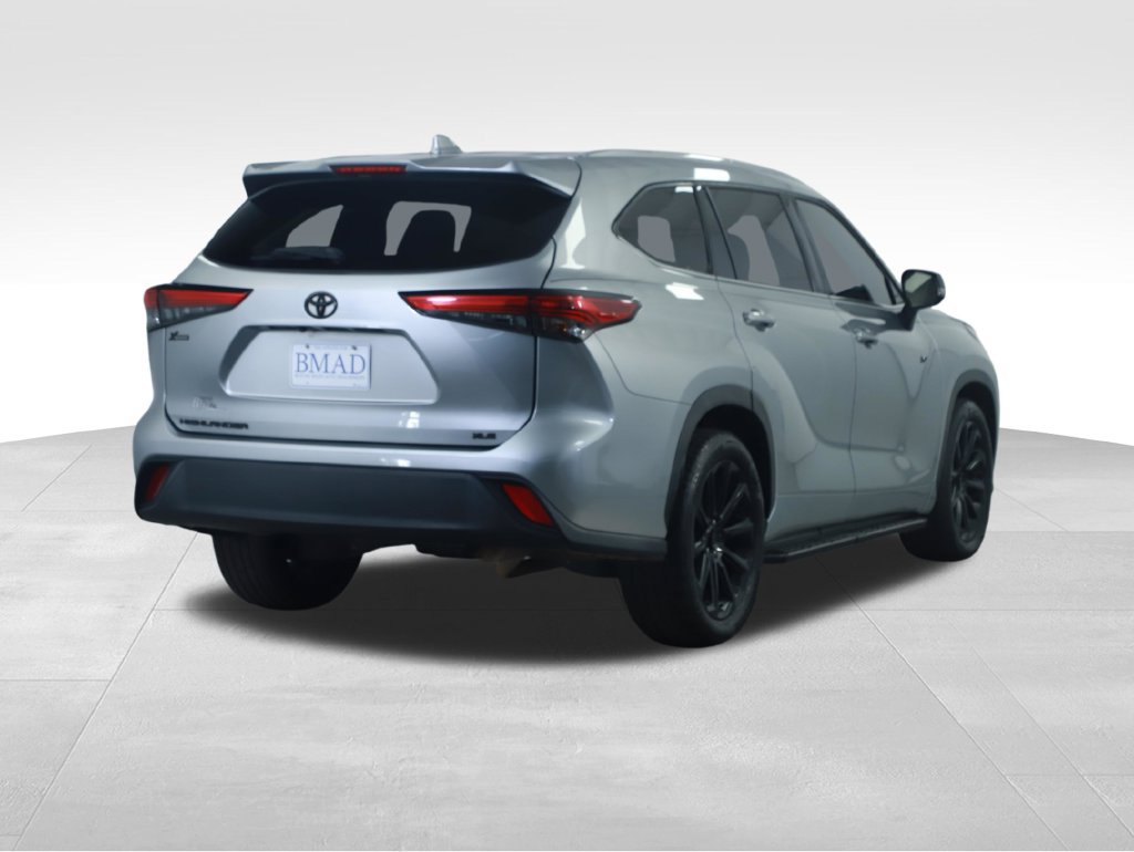Used 2022 Toyota Highlander XLE FWD image 11