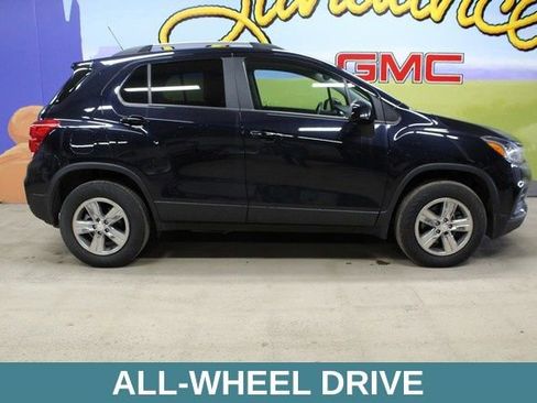 Used 2022 Chevrolet Trax LT w/ LT Convenience Package image 1