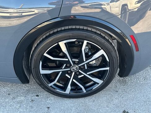 Used 2025 Toyota Prius Plug-In Hybrid image 38