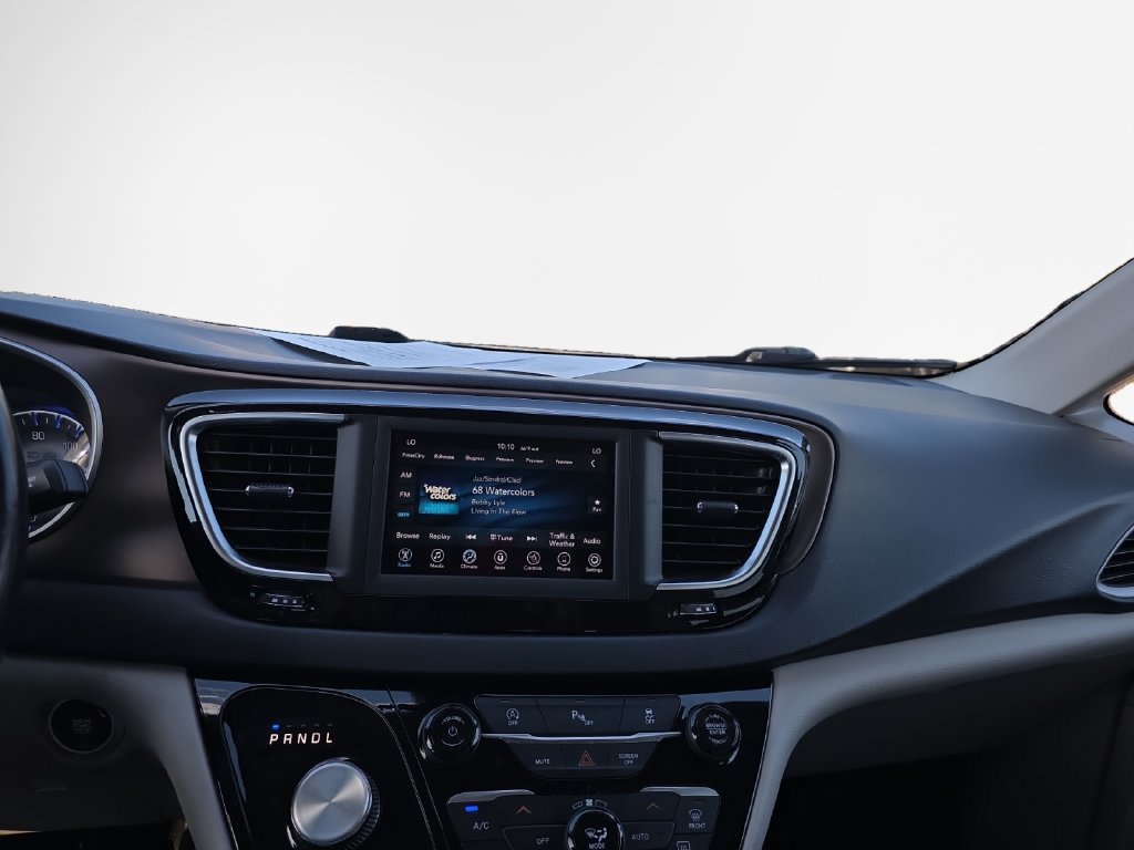 Used 2019 Chrysler Pacifica Touring-L FWD image 21