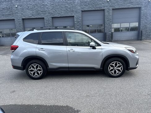 Used 2021 Subaru Forester Premium AWD/4WD image 27