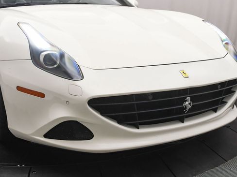 Used 2016 Ferrari California T image 26