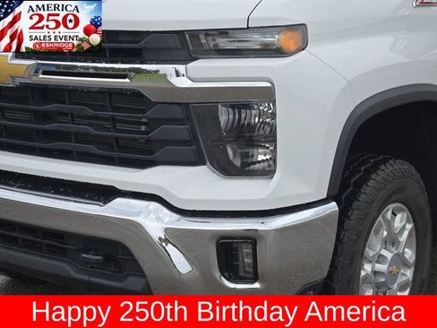 Used 2025 Chevrolet Silverado 2500 LT AWD/4WD image 10