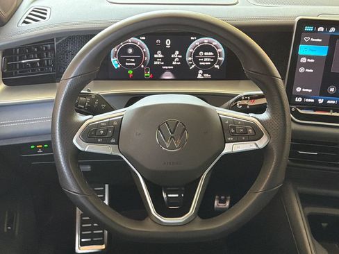 Used 2026 Volkswagen Tiguan SE R-Line FWD image 4
