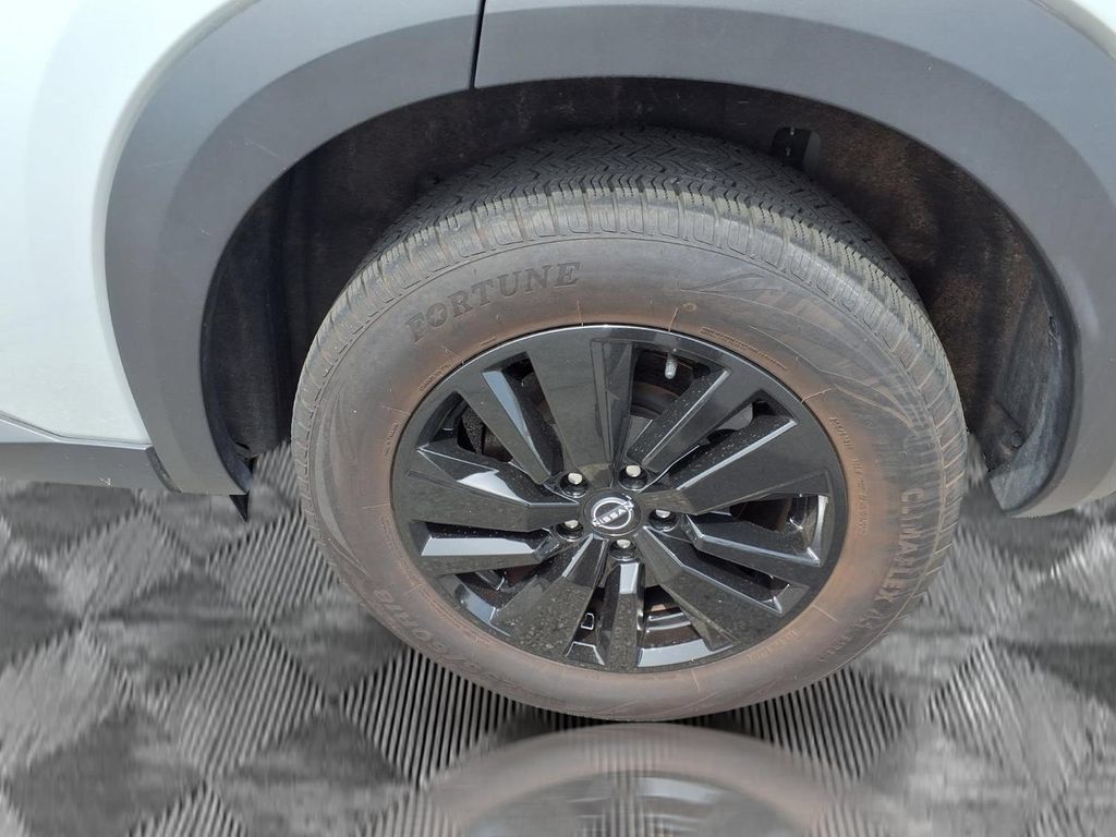 Used 2025 Nissan Pathfinder SL FWD image 25