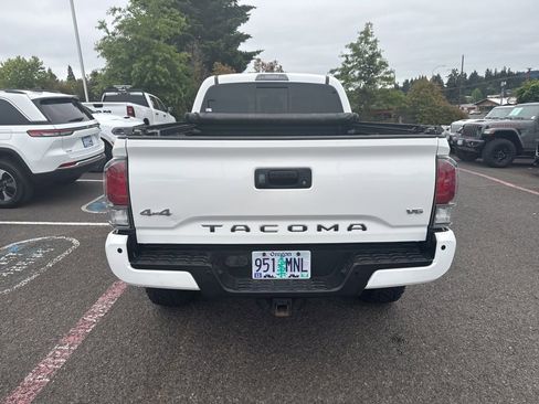 Used 2021 Toyota Tacoma Limited AWD/4WD image 10