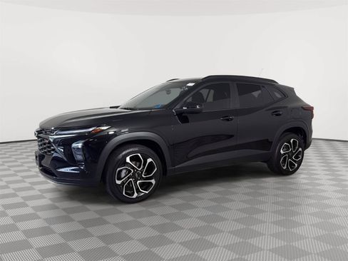 Used 2025 Chevrolet Trax RS FWD image 3