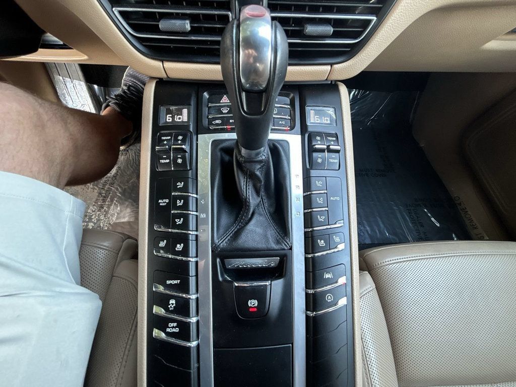 Used 2020 Porsche Macan AWD/4WD image 20