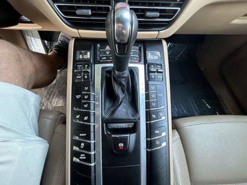 Used 2020 Porsche Macan AWD/4WD image 20
