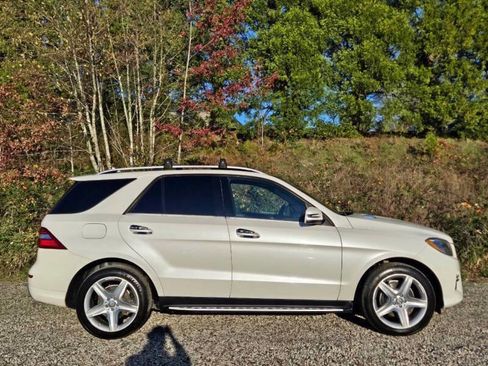 Used 2015 Mercedes-Benz ML 400 ML 400 AWD 4MATIC 4dr SUV image 8