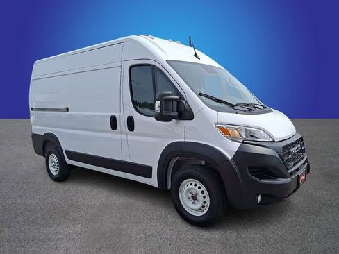 Used 2024 RAM ProMaster 2500 w/ Safety Group FWD image 2
